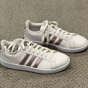 Like new worn once Ladies size 9 Adidas